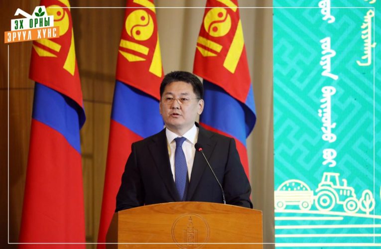 🇲🇳 Монгол Улсын Ерөнхийлөгчийн ивээл дор “Атрын IV аян-Эх орны эрүүл хүнс” уриатай “Хүнсний хангамж, аюулгүй байдал-Газар тариалан” сэдэвт үндэсний чуулган гурван өдрийн турш үргэлжилж өндөрлөлөө.